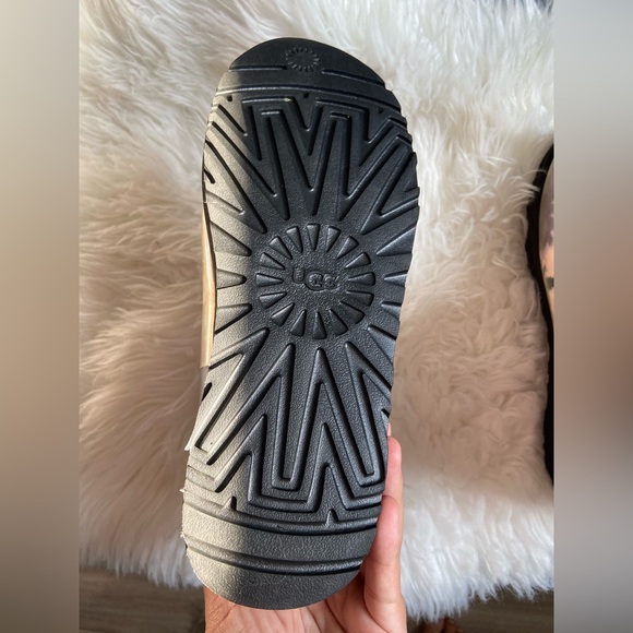 UGG classic clear mini tie dye magnolia fur boots size 8 - Picture 9 of 9